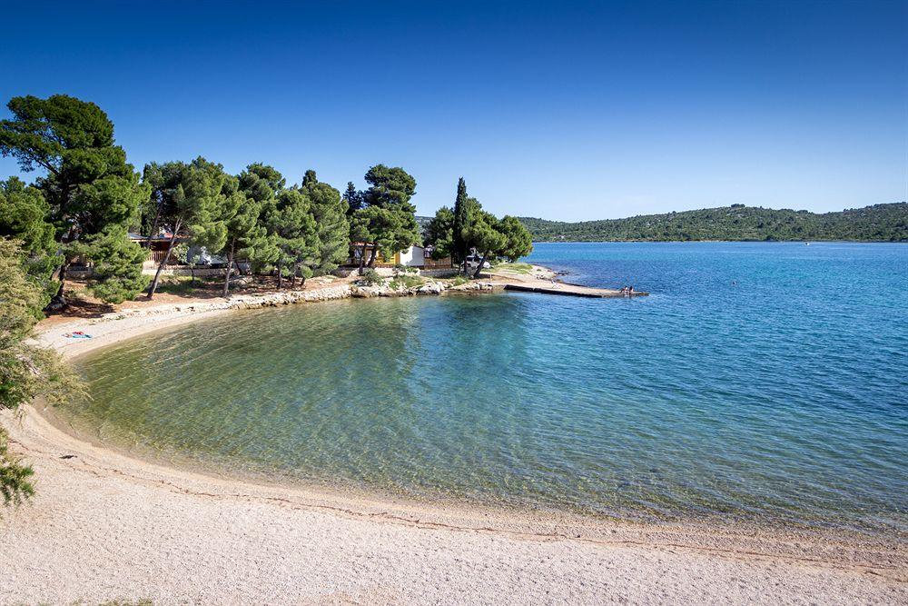 Hotel Miran Pirovac Bagian luar foto