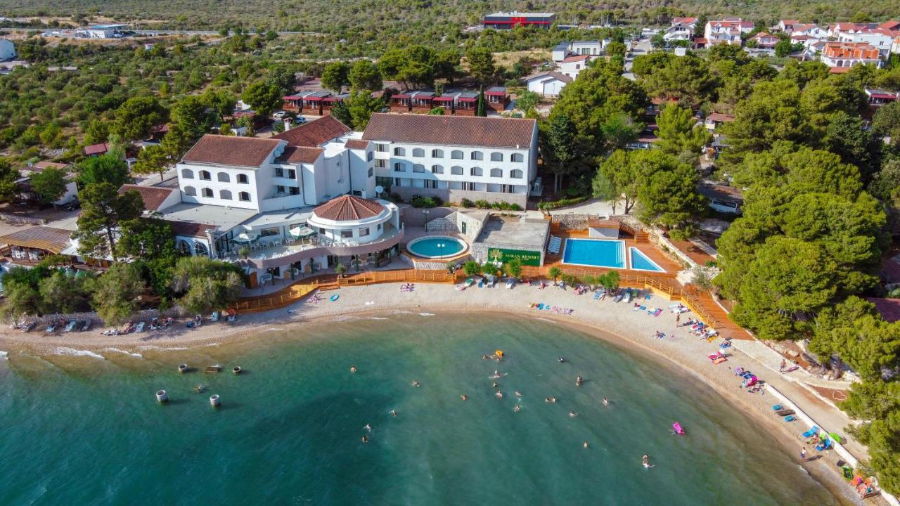 Hotel Miran Pirovac Bagian luar foto