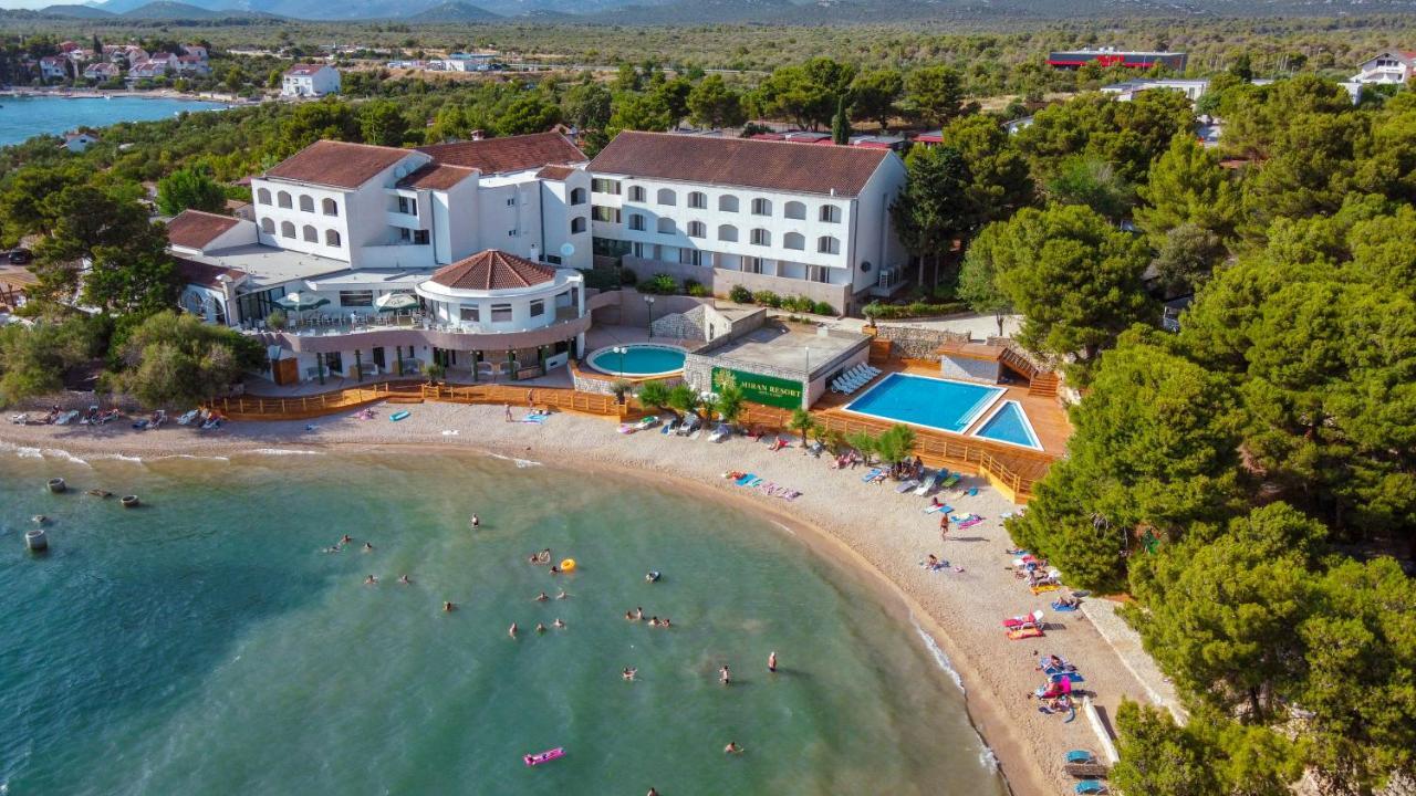 Hotel Miran Pirovac Bagian luar foto