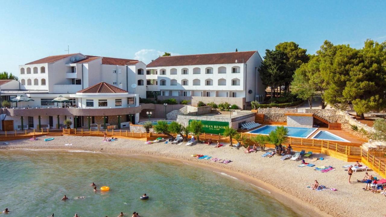 Hotel Miran Pirovac Bagian luar foto