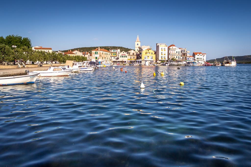 Hotel Miran Pirovac Bagian luar foto